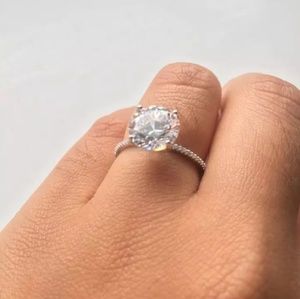 NWOT Cz 3 Karat Engagement Ring Size 6
